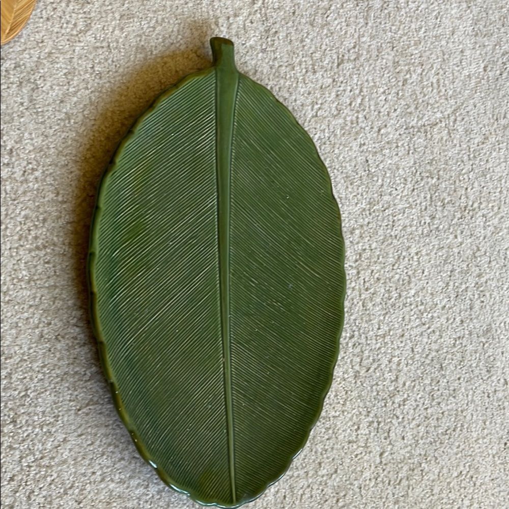 Leaf plate for appetizers dishwasher safe